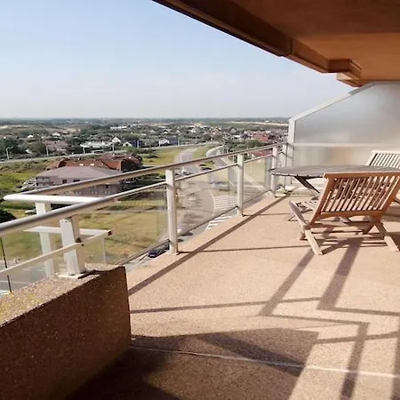 Attic In By The Beach, Cleaning Included Apartamento