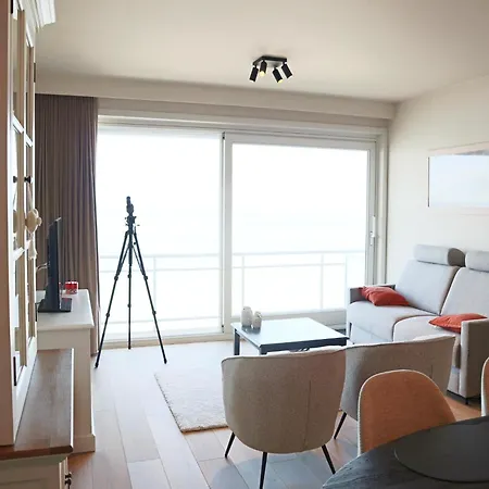Attic In By The Beach, Cleaning Included Apartamento